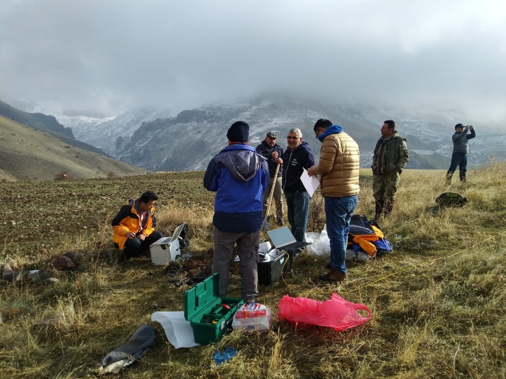 Testing a mountain site in fog and snow