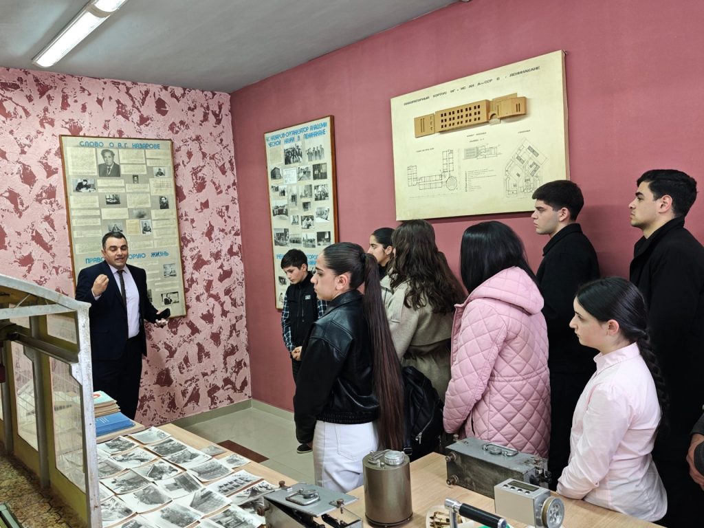 Schoolchildren learn about Academician Nazarov and the history of the institute