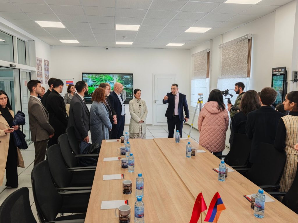 Jon Karapetyan presents the CHARNET centre