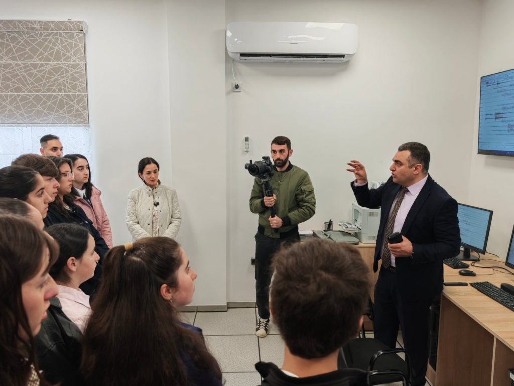 Jon Karapetyan explains how seismograms are read